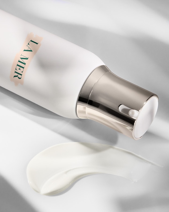 The Calming Lotion Cleanser Lotion texture, removes makeup, 200ml